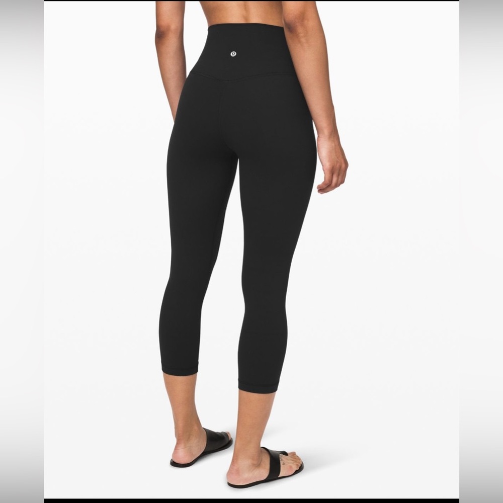 lululemon Align High-Rise Crop 21". Black - size 4